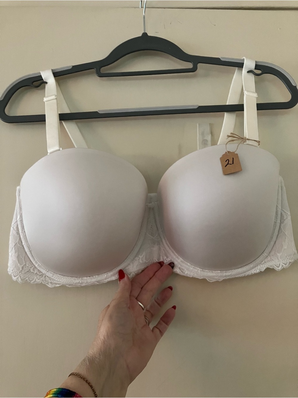 Torrid 42DD White Lightly lined  underwire strapless bra